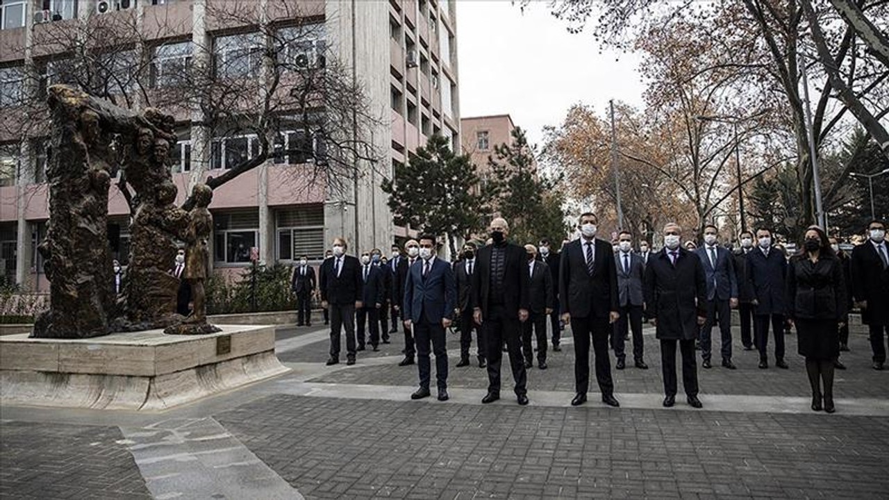 Okullarda bayrak töreni yapıldı, İstiklal Marşı okundu