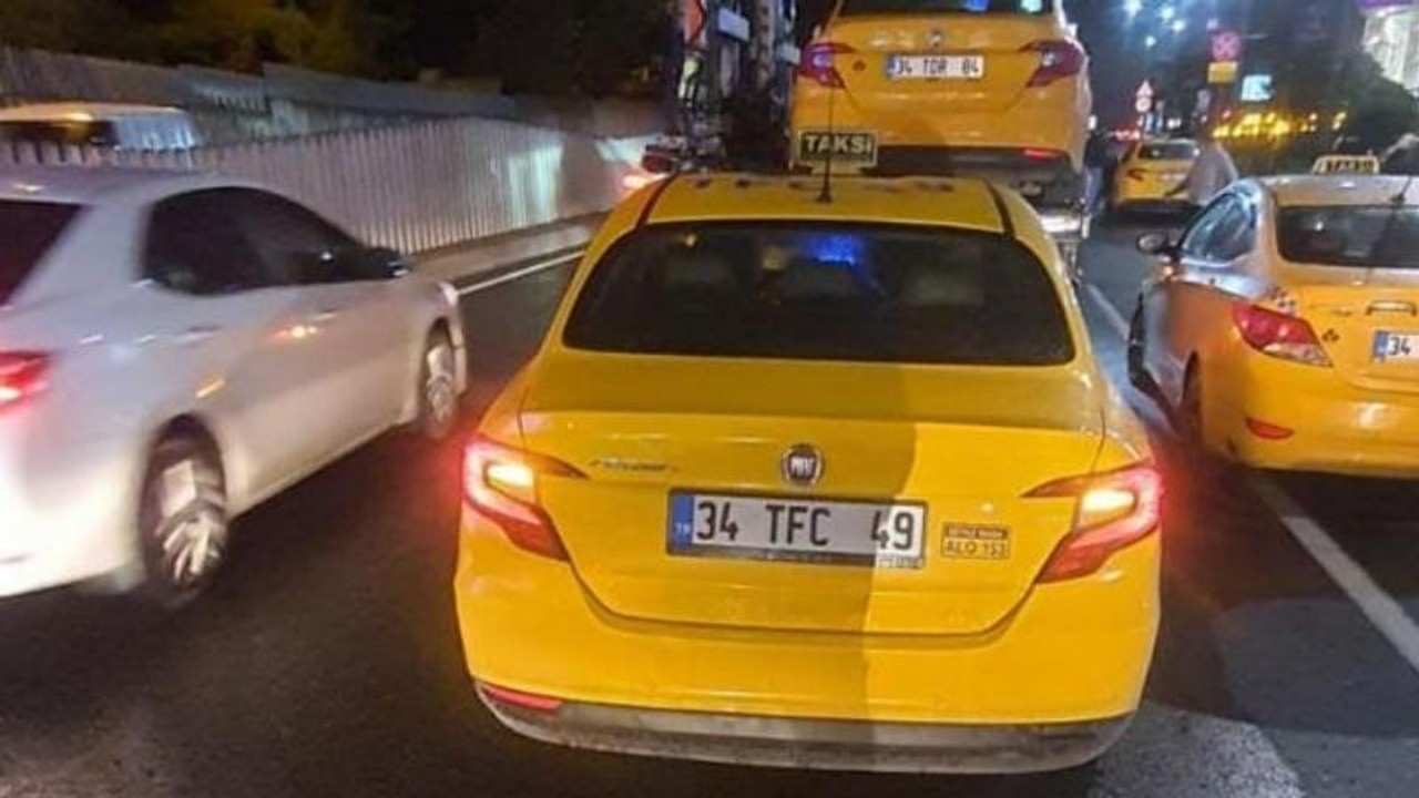 Aracını taksiye benzeterek yolcu taşıdı