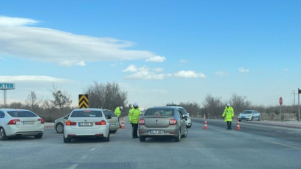 Konya'da kum fırtınası trafikte aksamaya neden oldu