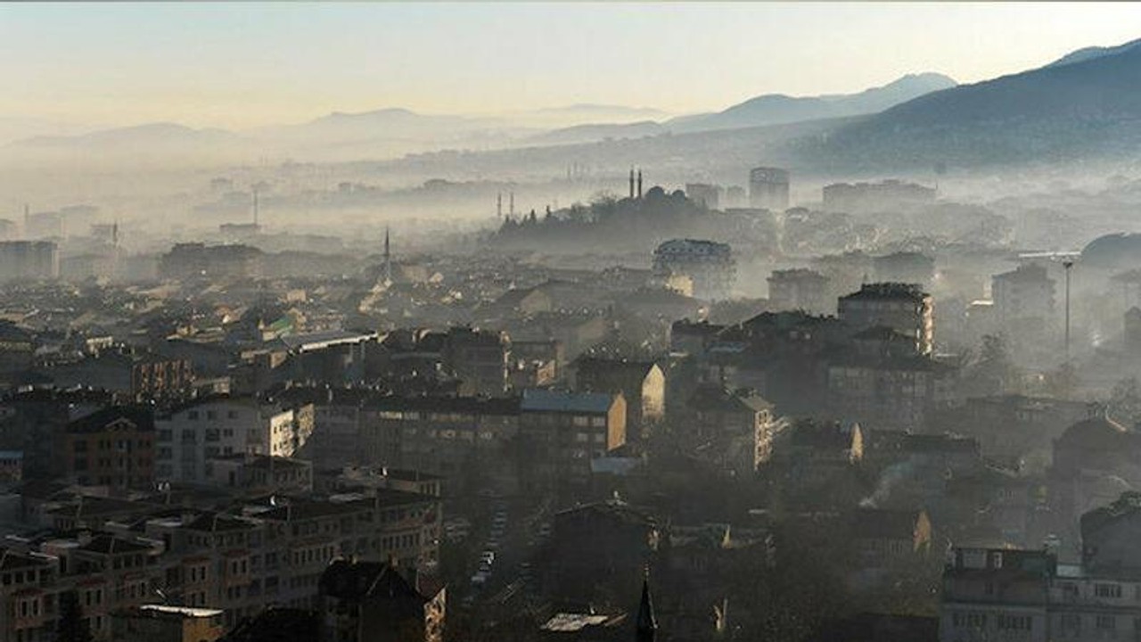 Hava kirliliği tarihi yapıları yok ediyor