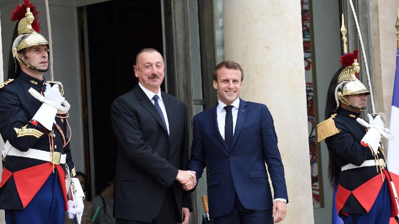 Macron ile Aliyev telefonda görüştü