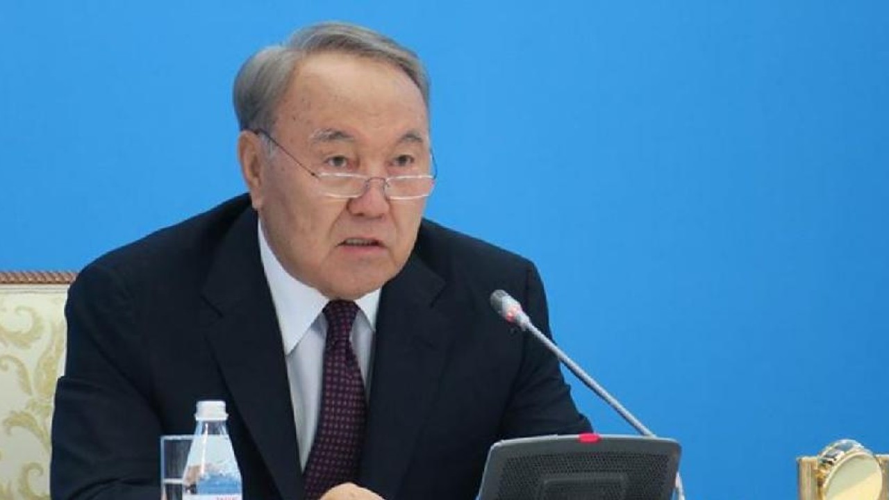 Nazarbayev tartışmalara son verdi