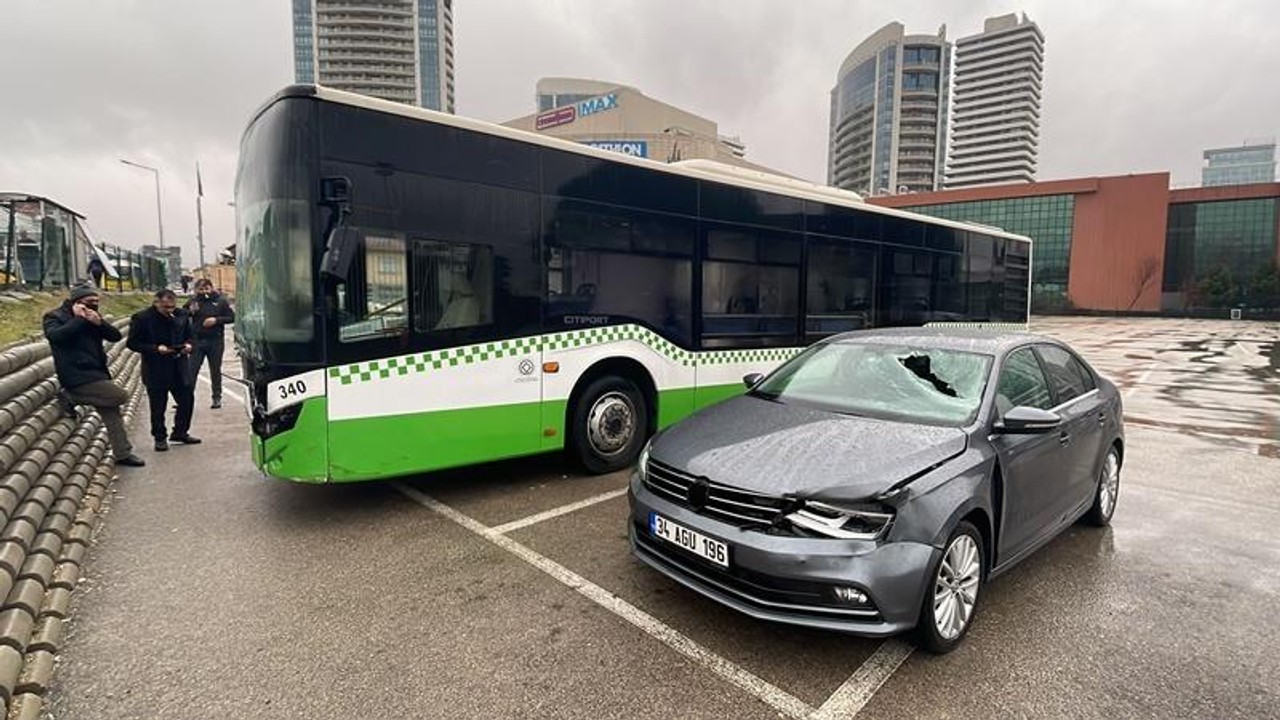 Halk otobüsü ile okul servisi çarpıştı: 7 yaralı