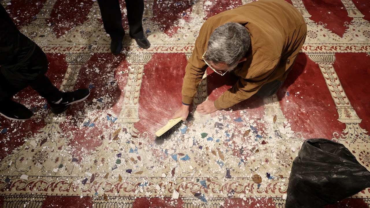 Önce cami bastılar sonra ‘ibadet özgürlüğü’ dediler