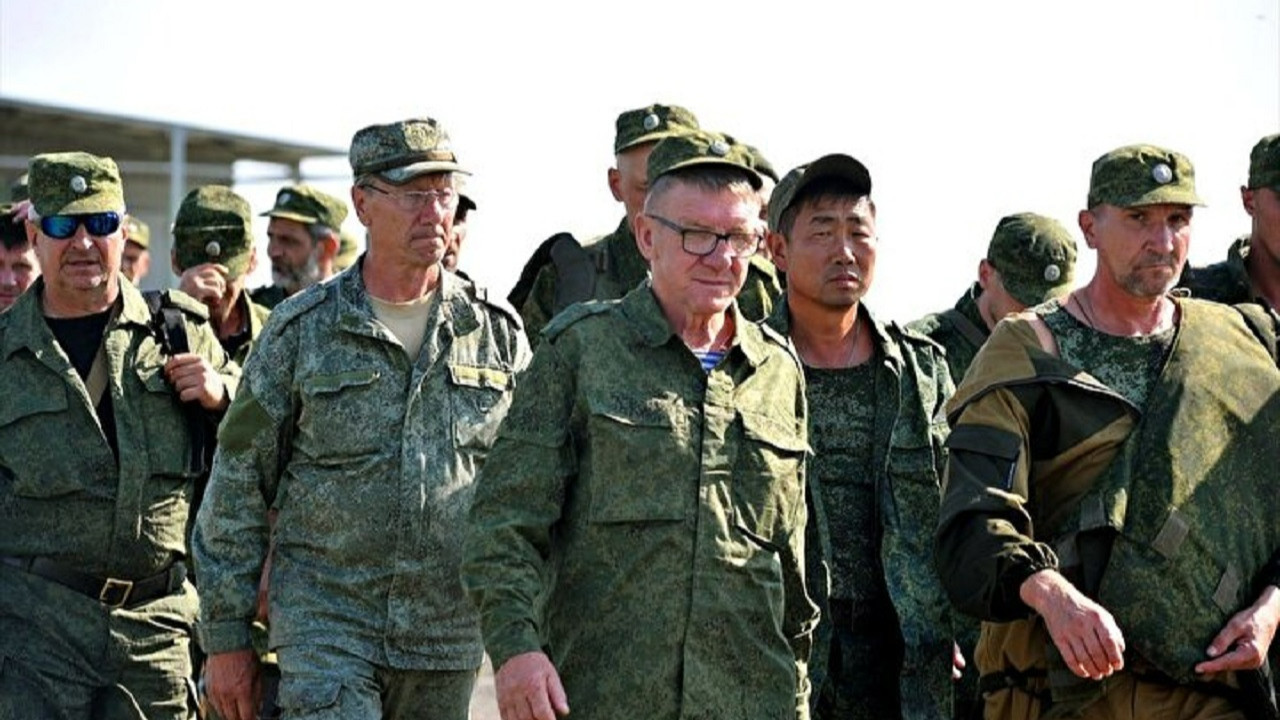 Rus halkı silah başında! Cephe gerisinde eğitiliyorlar...