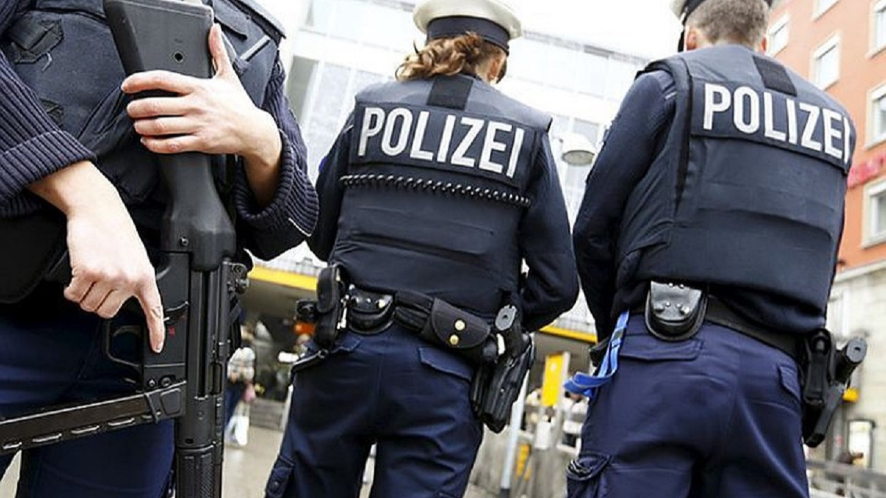 Almanya'da aşırı sağcı harekete operasyon: 'Devleti yıkmak için meclise saldırıp darbe yapacaklardı'