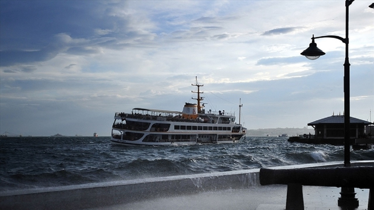 İstanbul'da vapur seferlerine lodos engeli