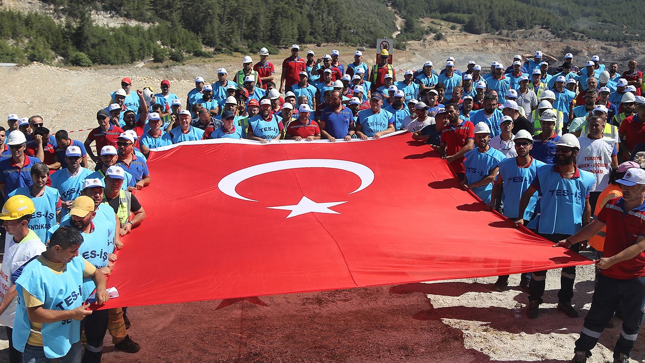 Maden işçilerinden eylem: Zeytin bizim, kömür bizim, santral bizim