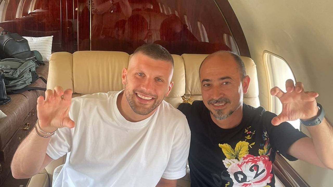 Siyah beyazlılar Ante Rebic’i İstanbul’a getirdi