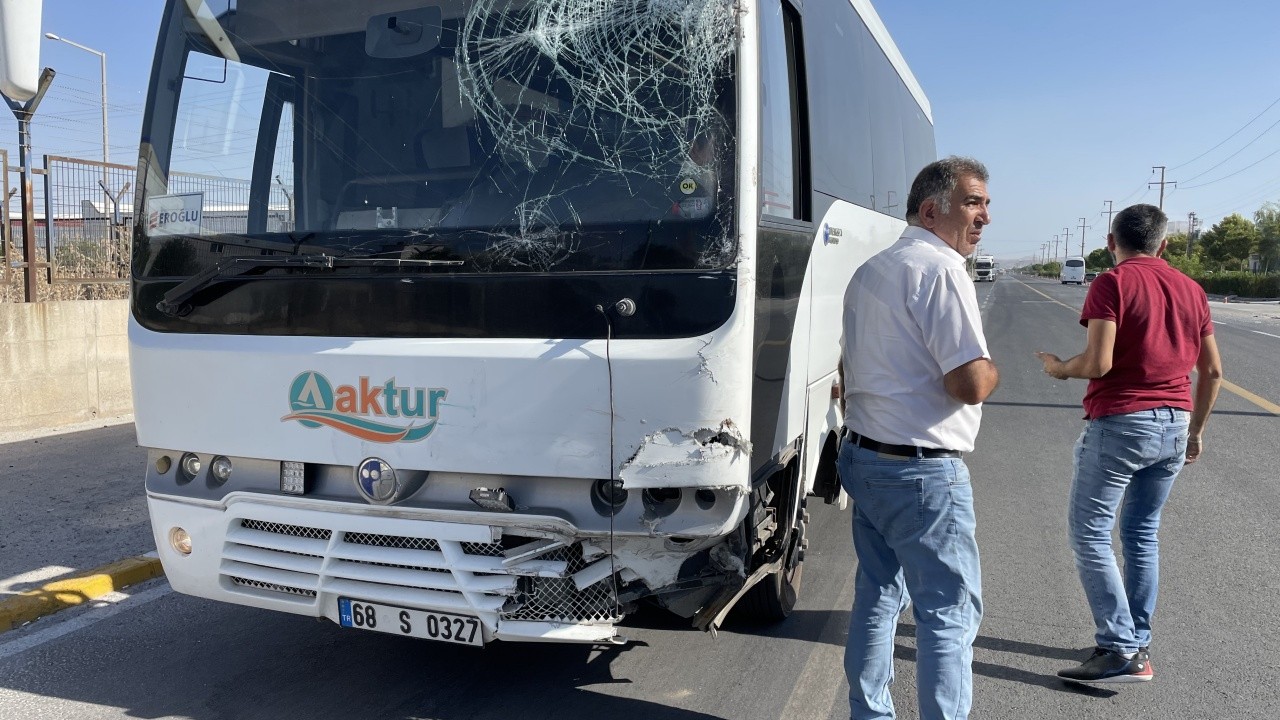 İşçi servisleri çarpıştı: 13 yaralı