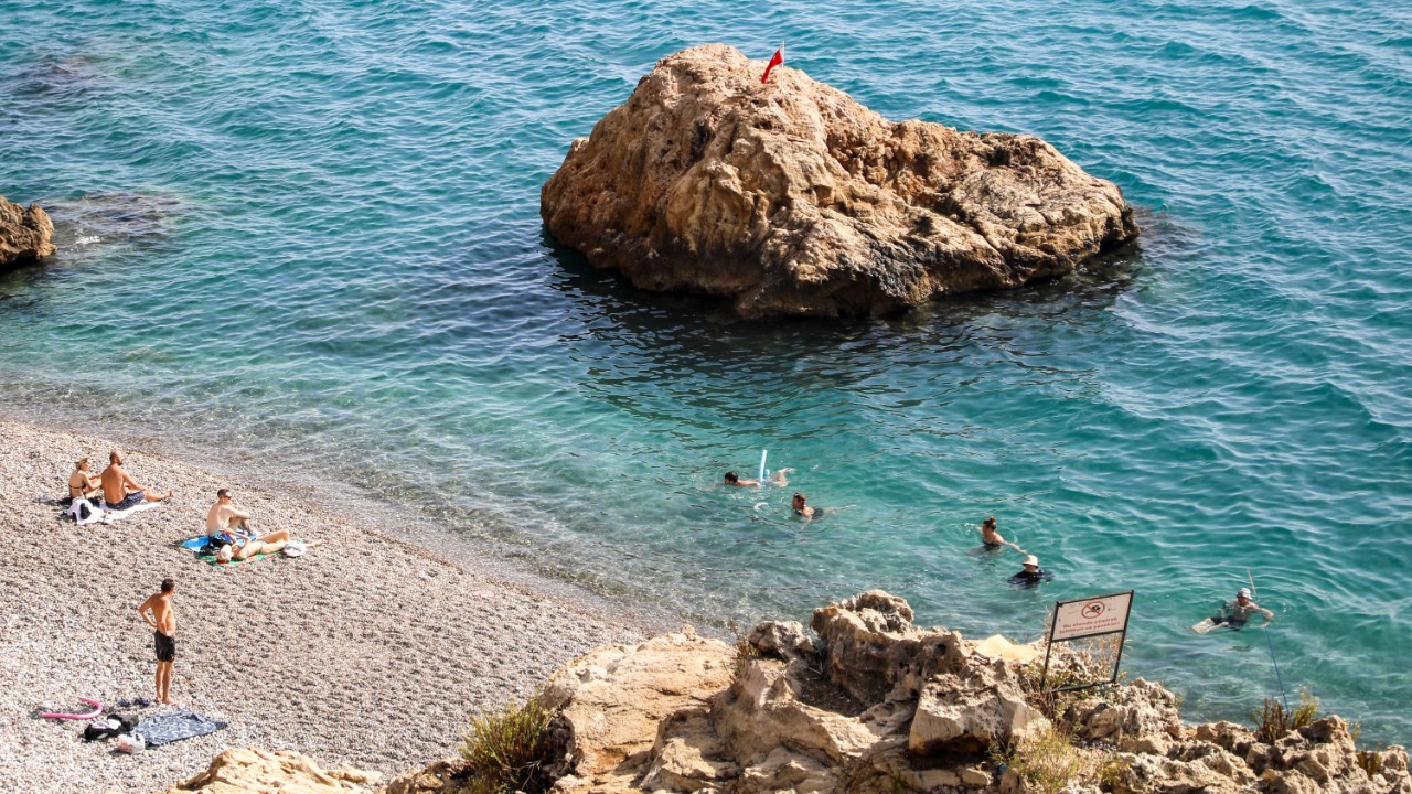 Antalya'da kasım ayında denize girdiler