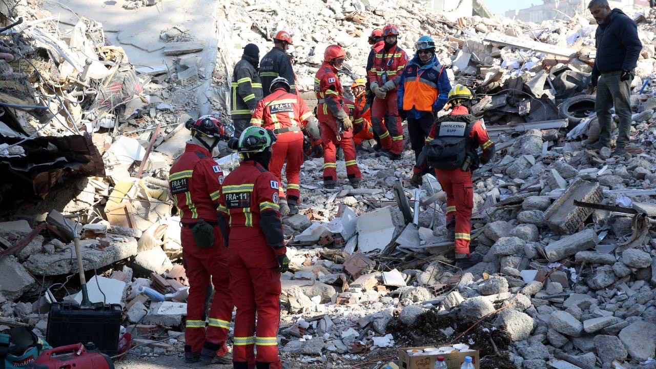 6 Şubat'ta deprem bölgesine hangi ülkeler yardım gönderdi? İşte cevabı...