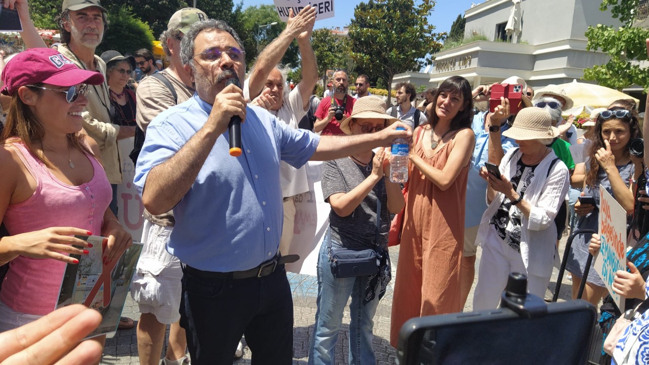 Ahmet Ümit: Adalar’da Azmanbüs olmaz!