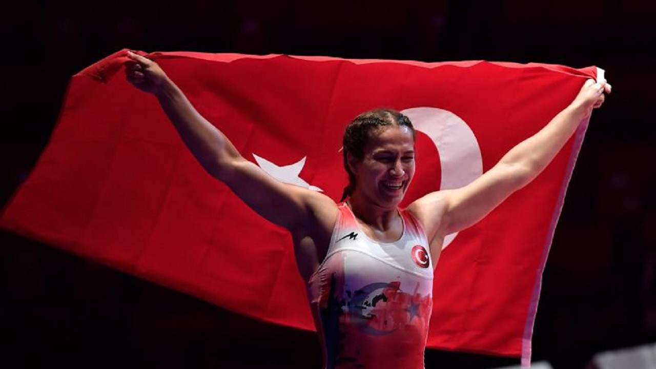 Büyük gurur: Dünyanın en iyi kadın güreşçisi Buse Tosun Çavuşoğlu oldu