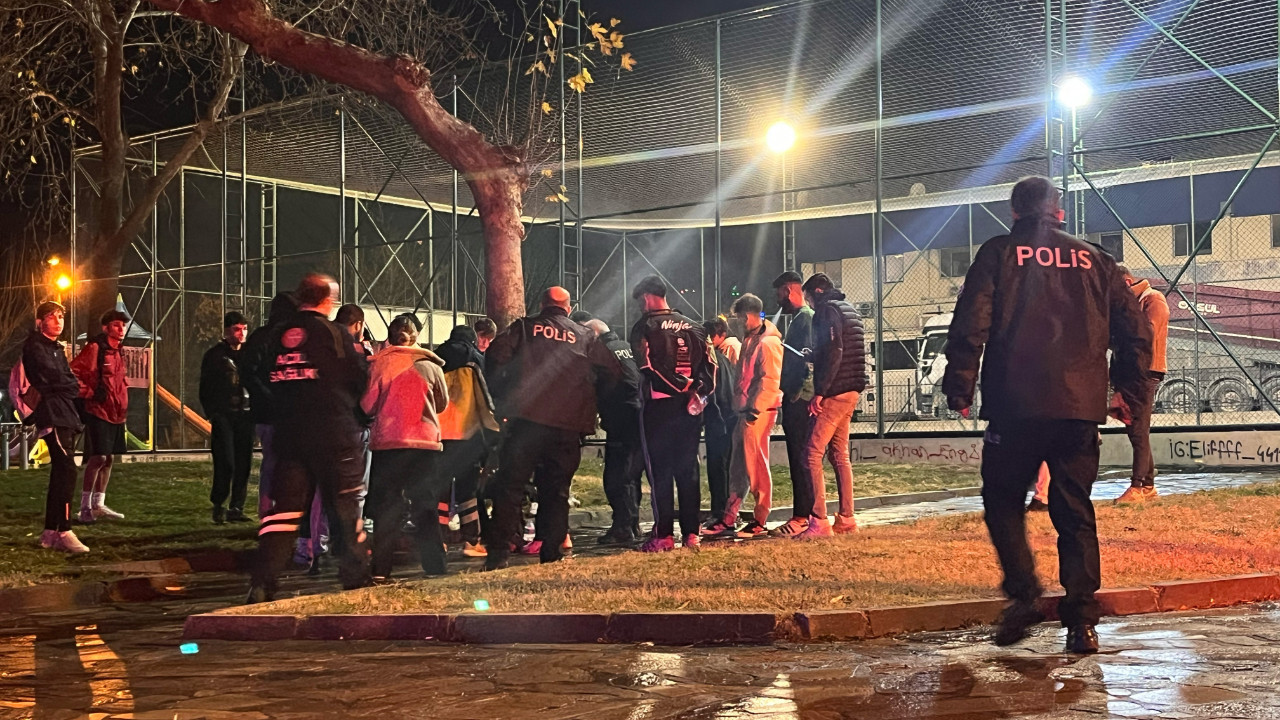 Denizli'de bıçaklı kavga! 3 kişi yaralandı