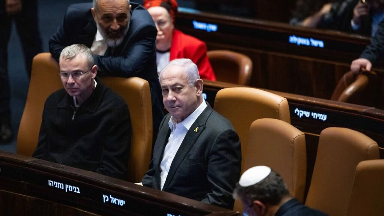 Koalisyon ortağı vergi tasarına oy vermeyeceğim dedi! Netanyahu hastaneden Meclis'e geldi
