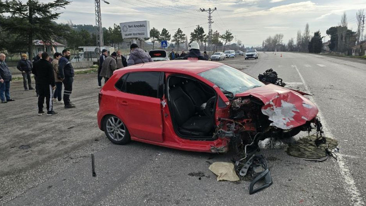 İki otomobil kafa kafaya çarpıştı! Çok sayıda yaralı var