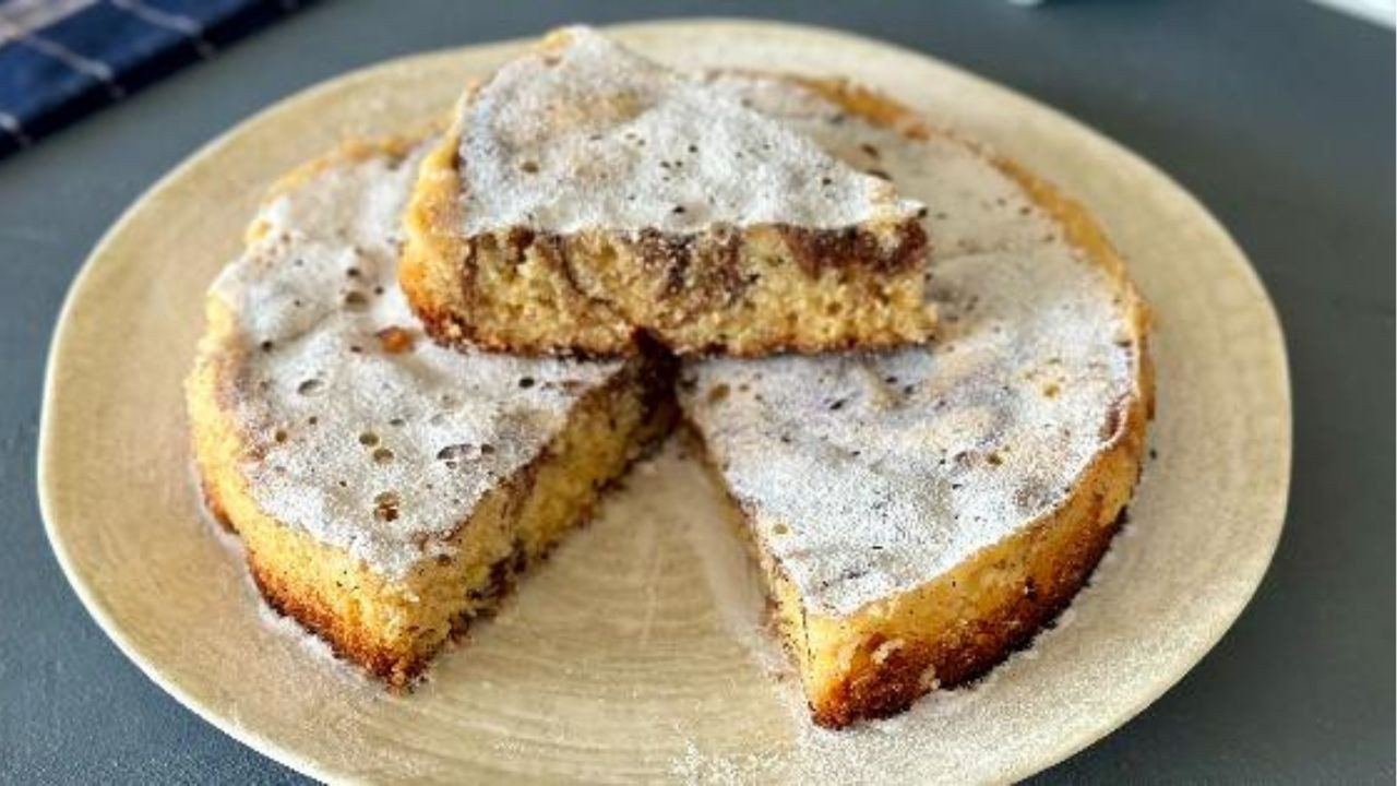 Bu kekin kabarma sırrı sizi şaşırtacak! Bulut gibi kabaran düdüklü tencere keki tarifi...