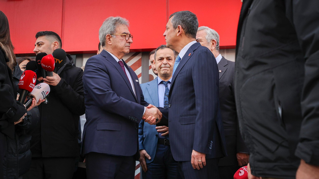 CHP Genel Başkanı Özgür Özel'den Zafer Partisi'ne ziyaret: Yangın soruşturmasında ‘bilirkişilere baskı’ iddiası