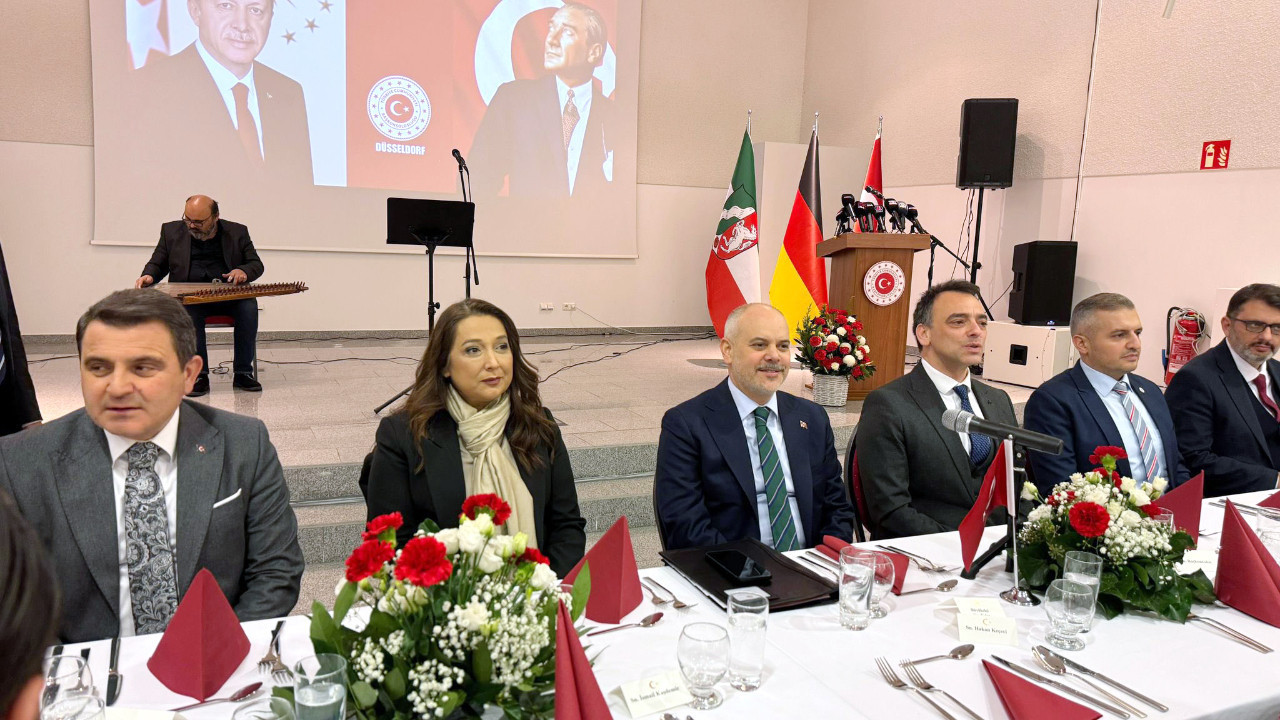 Cumhurbaşkanı Başdanışmanı Kılıç Almanya'da Türk toplumu temsilcileriyle buluştu