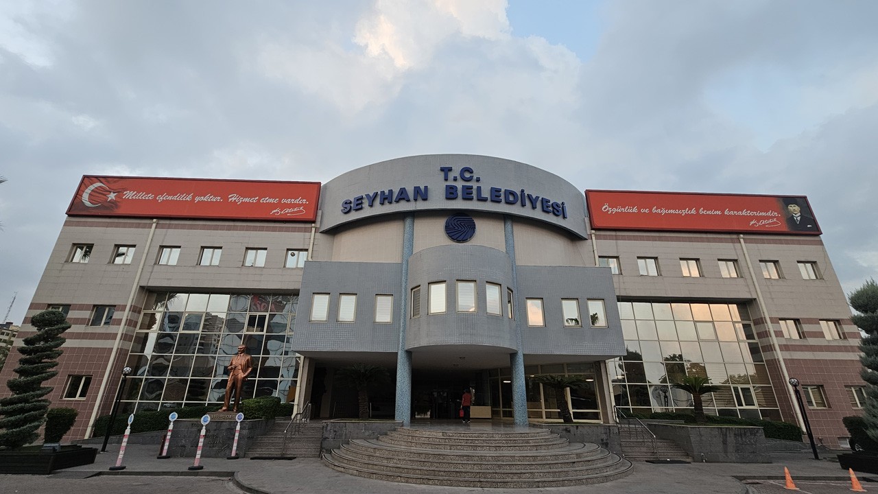 CHP'li belediyeye icra geldi! Makam odasındaki eşyalara el konuldu! Adana Seyhan Belediyesine icra geldi