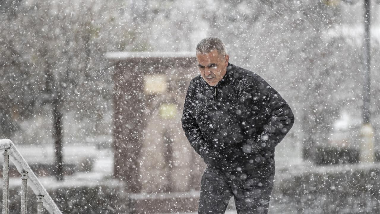 Lapa lapa kar geliyor! Meteoroloji'den net tarih