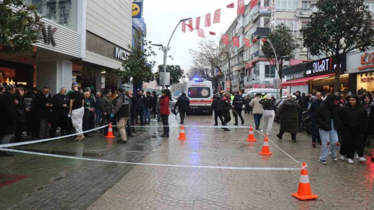 Kalp krizi geçiren cansız manken görenleri hayrete düşürdü!