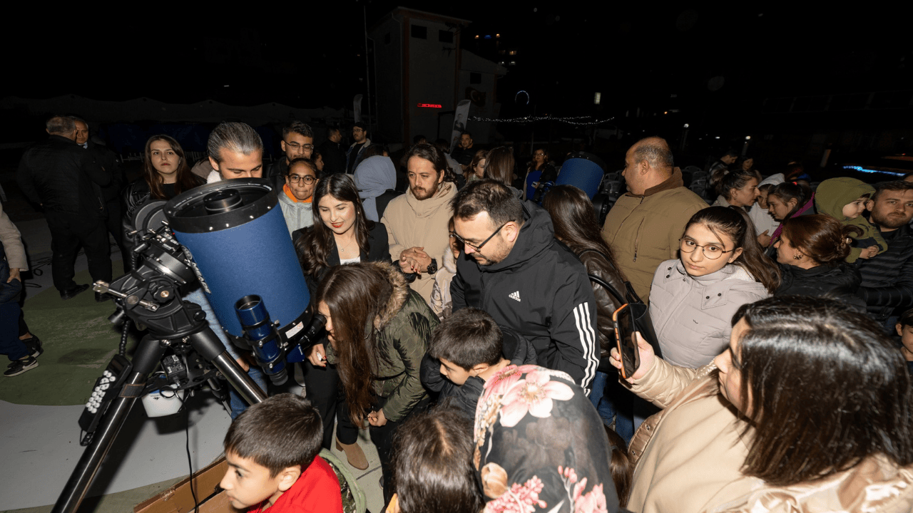 Mersinliler 525 yılda bir gerçekleşen doğa olayını izlediler