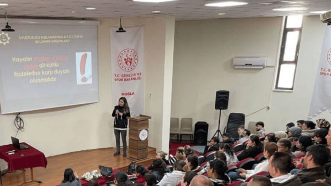 Muğla'da öğrencilere 'uyuşturucuyla mücadele' semineri