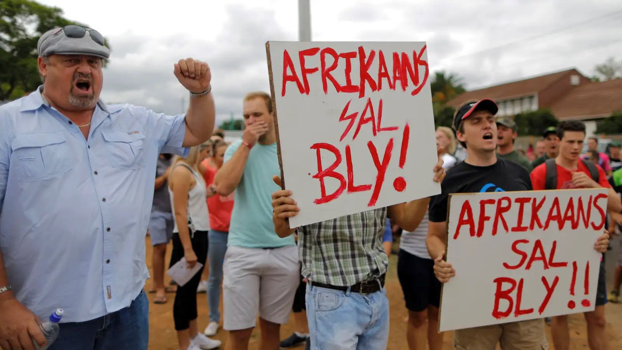 Trump G. Afrika yönetimini beyazlara karşı 'ırkçılık' yapmakla suçluyor