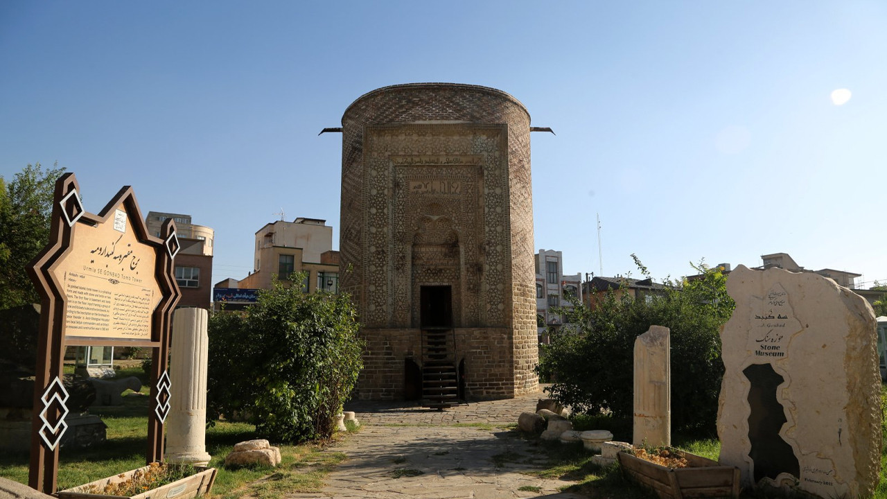 Türkiye'den İran'a iade edilen eserler sergilendi