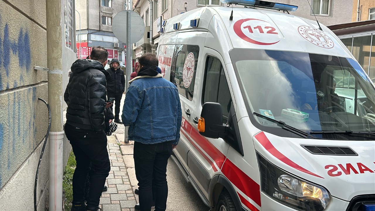 Şizofreni hastası ayrı yaşadığı eşini tornavidayla yaraladı