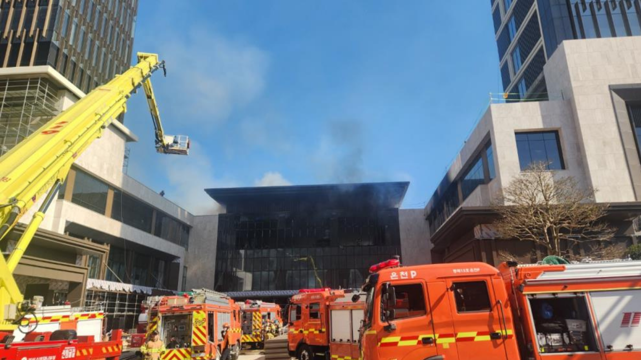 Yerli çocukla ilk temas: Çakmak yakma dersi