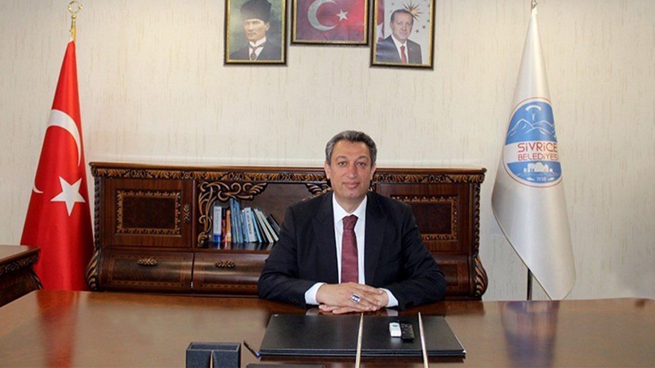 Yeniden Refah'ta yaprak dökümü sürüyor! Bir belediye başkanı daha istifa etti! Elazığ Sivrice Belediye Başkanı Ebubekir Irmak partisinden istifa etti