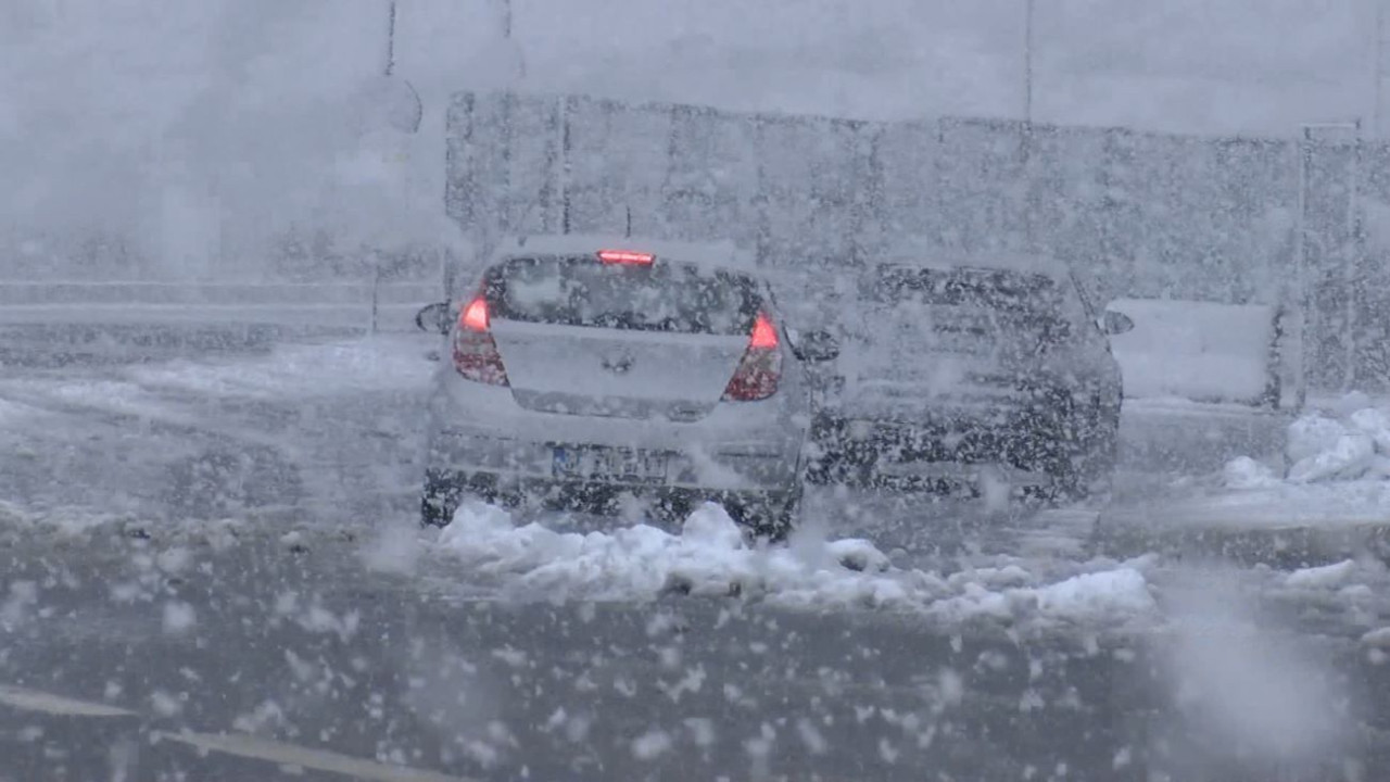 Altay kar fırtınası Türkiye’yi sardı! Valilik o araçların trafiğe çıkmasını yasakladı...