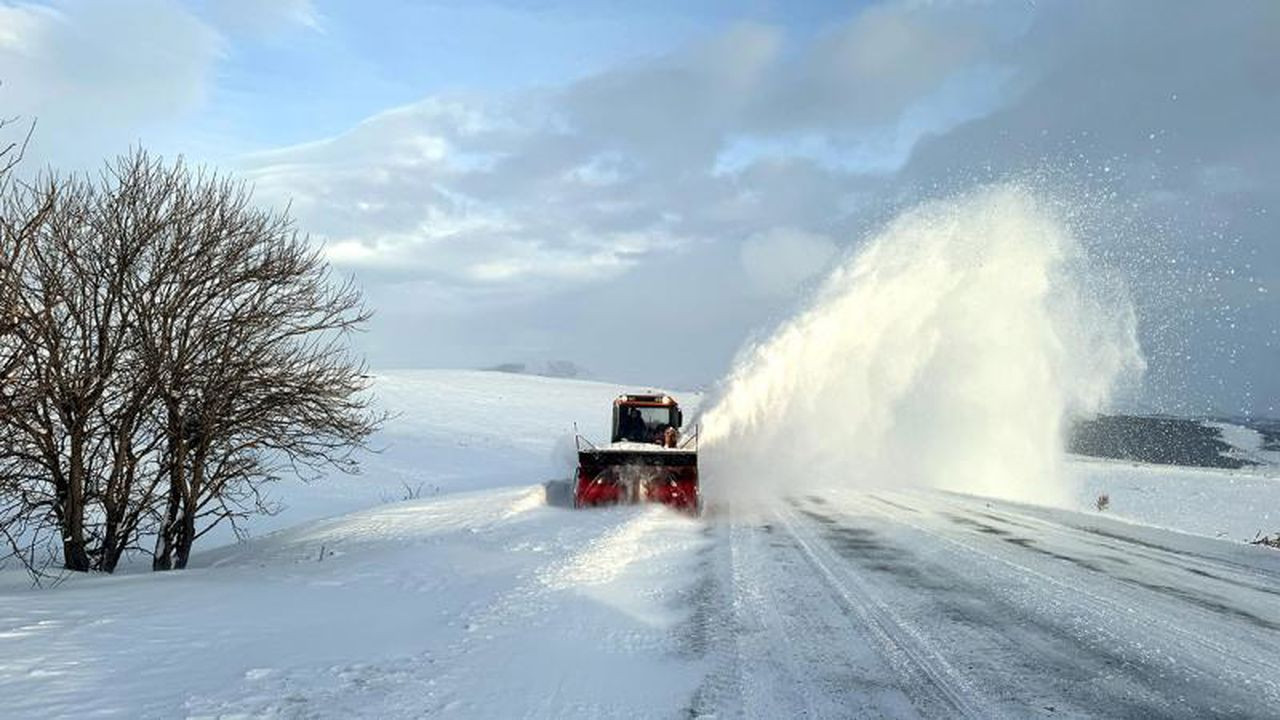 Ardahan-Şavşat ile Damal-Posof-Türkgözü ulaşıma kapatıldı