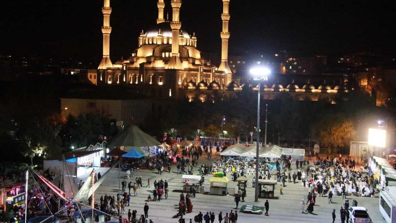 Kırıkkale'de Ramazan ayına özel karar alındı! Saatler sahur vaktine kadar uzatıldı