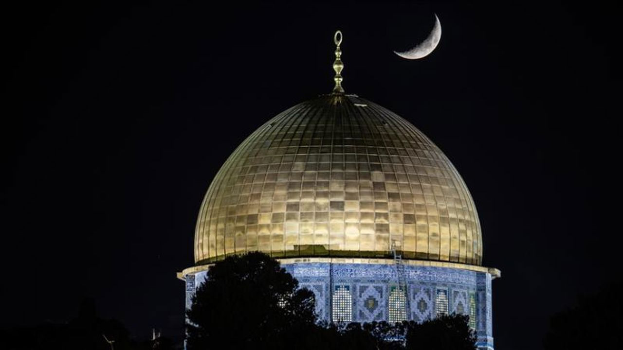 Mescid-i Aksa'da Ramazan'ın müjdecisi hilal görüldü