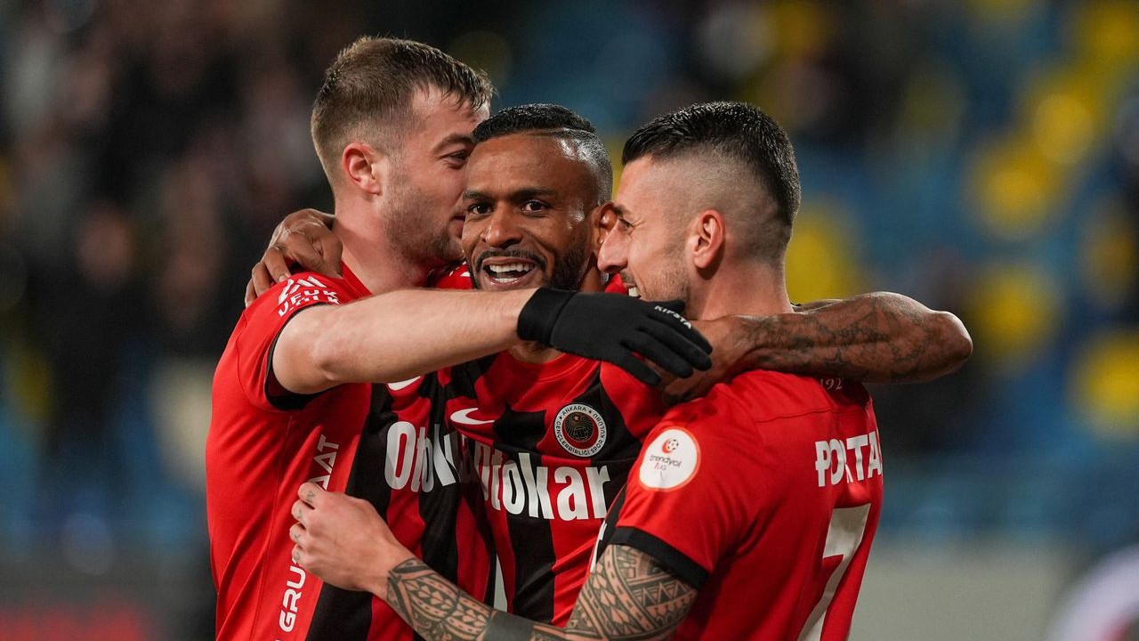 Gençlerbirliği, Manisa FK karşısında farklı kazandı! Kırmızı-siyahlılardan 3-0'lık galibiyet