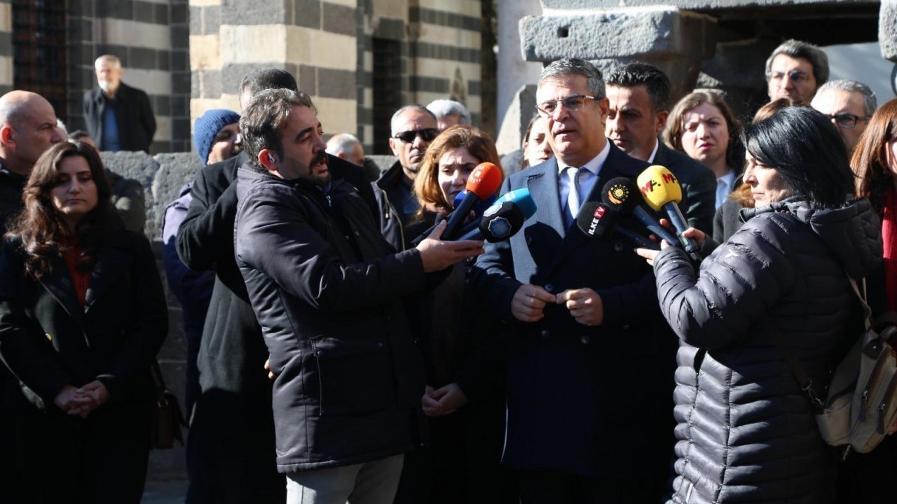 Hedeflerinde yine Anayasanın 66. maddesi var