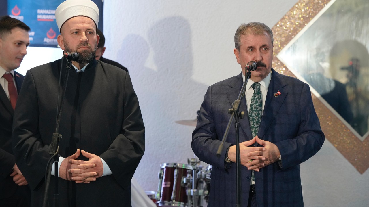 Destici: Kardeşlerimizin yanında durmaya devam edeceğiz