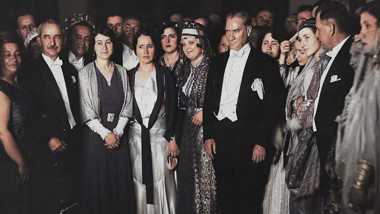 Karşı-devrimin belgeli tarihi ilk bölüm