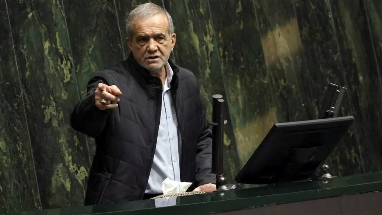 Pezeşkiyan'dan Trump'a 'ne halt ediyorsan et' tavsiyesi... Pezeşkiyan tehdit altında müzakereleri reddetti... Hamaney ABD ile müzakere edilemez demişti