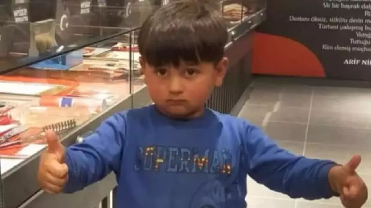 Bayram şekeri toplarken hayatını kaybetti! 5 yaşındaki Sinan’ın acı sonu