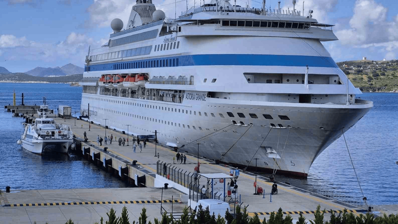 Bodrum’a sezonun ilk yolcu gemisi geldi