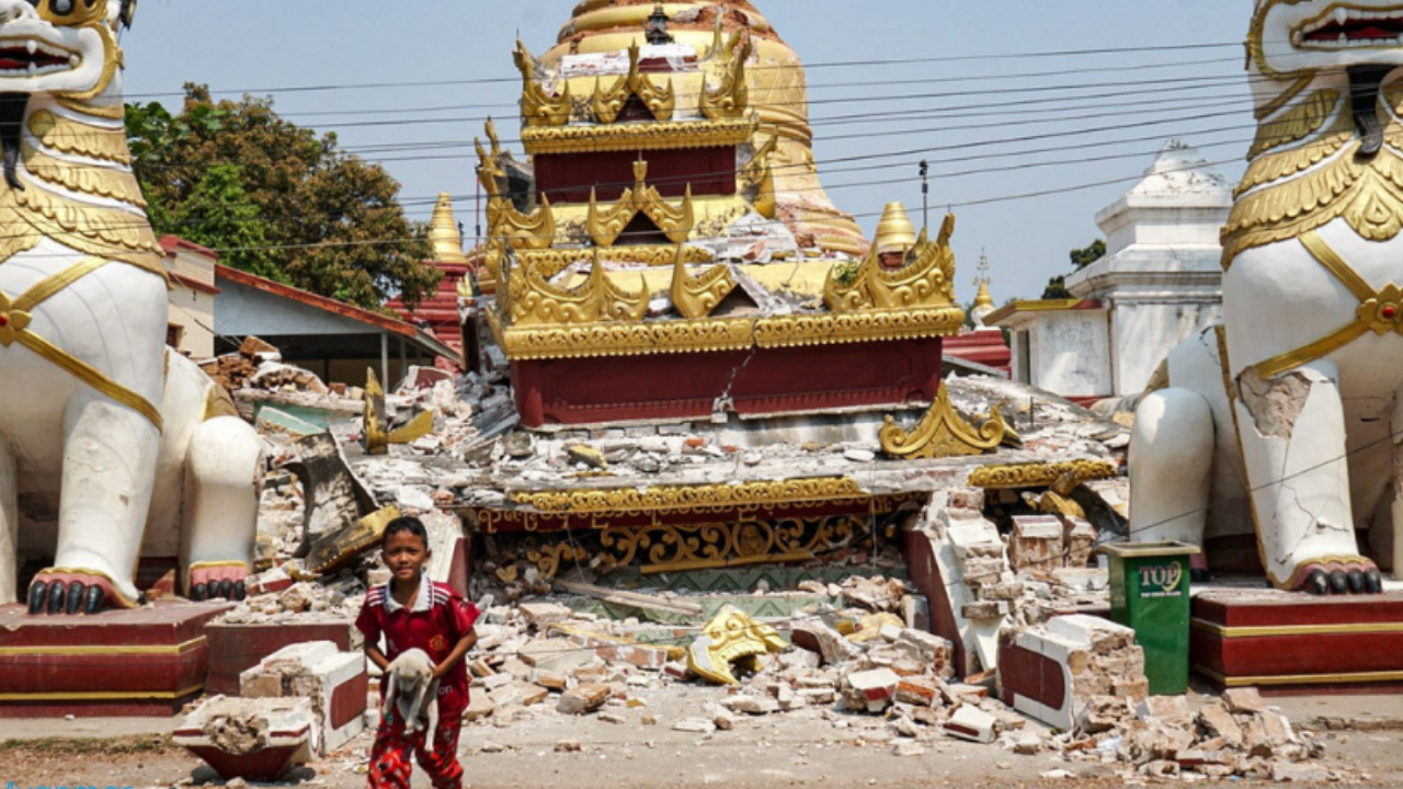 İki depreme dayanamadı: Antik kent yerle bir oldu
