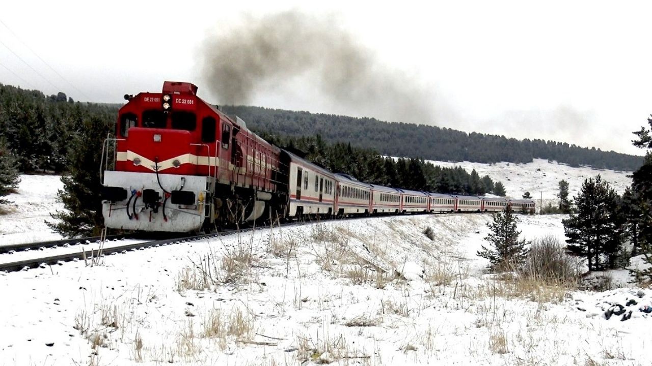 Bir yanda bahar çiçekleri bir yanda kar kış!