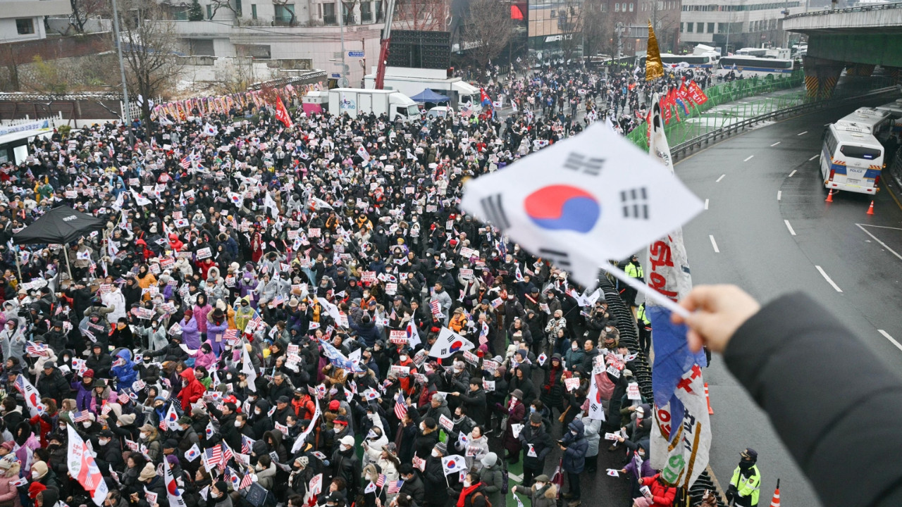 Güney Kore'de Yoon destekçileri sokaklara döküldü