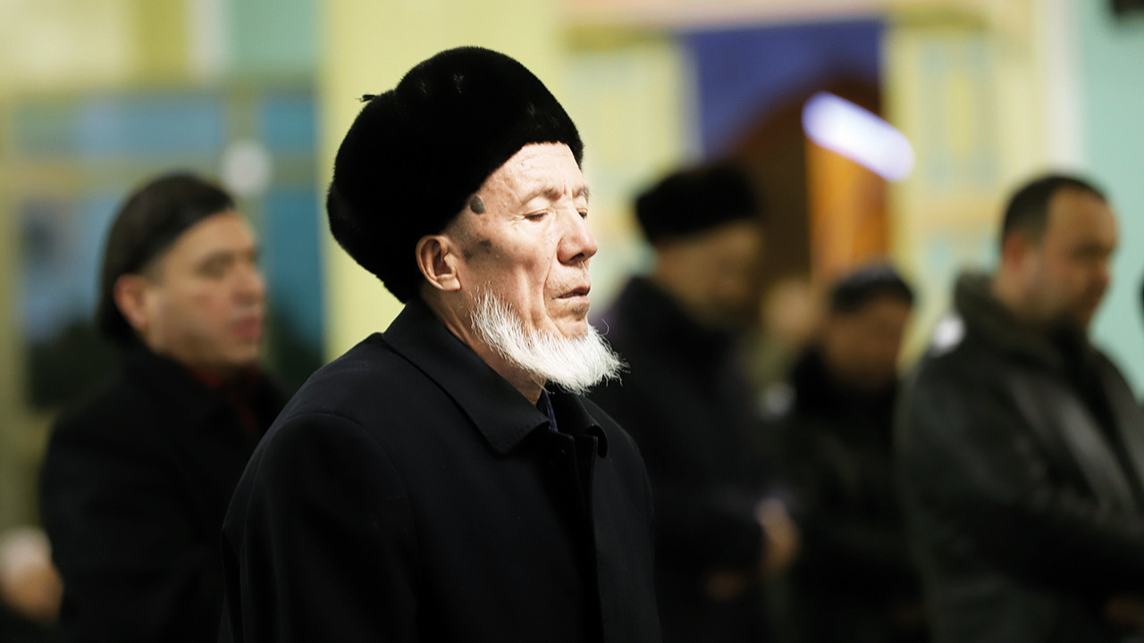 Ak Mescit Camiî İmamı Rahmetullah: Dinimizi özgürce yaşıyoruz inanmayan gelip kendi görsün