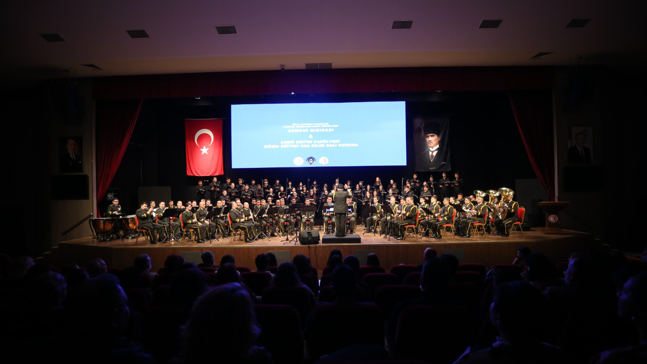 Armoni Mızıkası Komutanlığı ile ÇOMÜ öğrencilerinden ortak konser